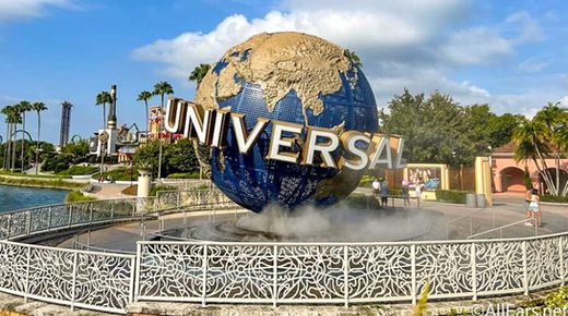 Universal Orlando globe entrance — Universal Studios and Epic Universe travel planning